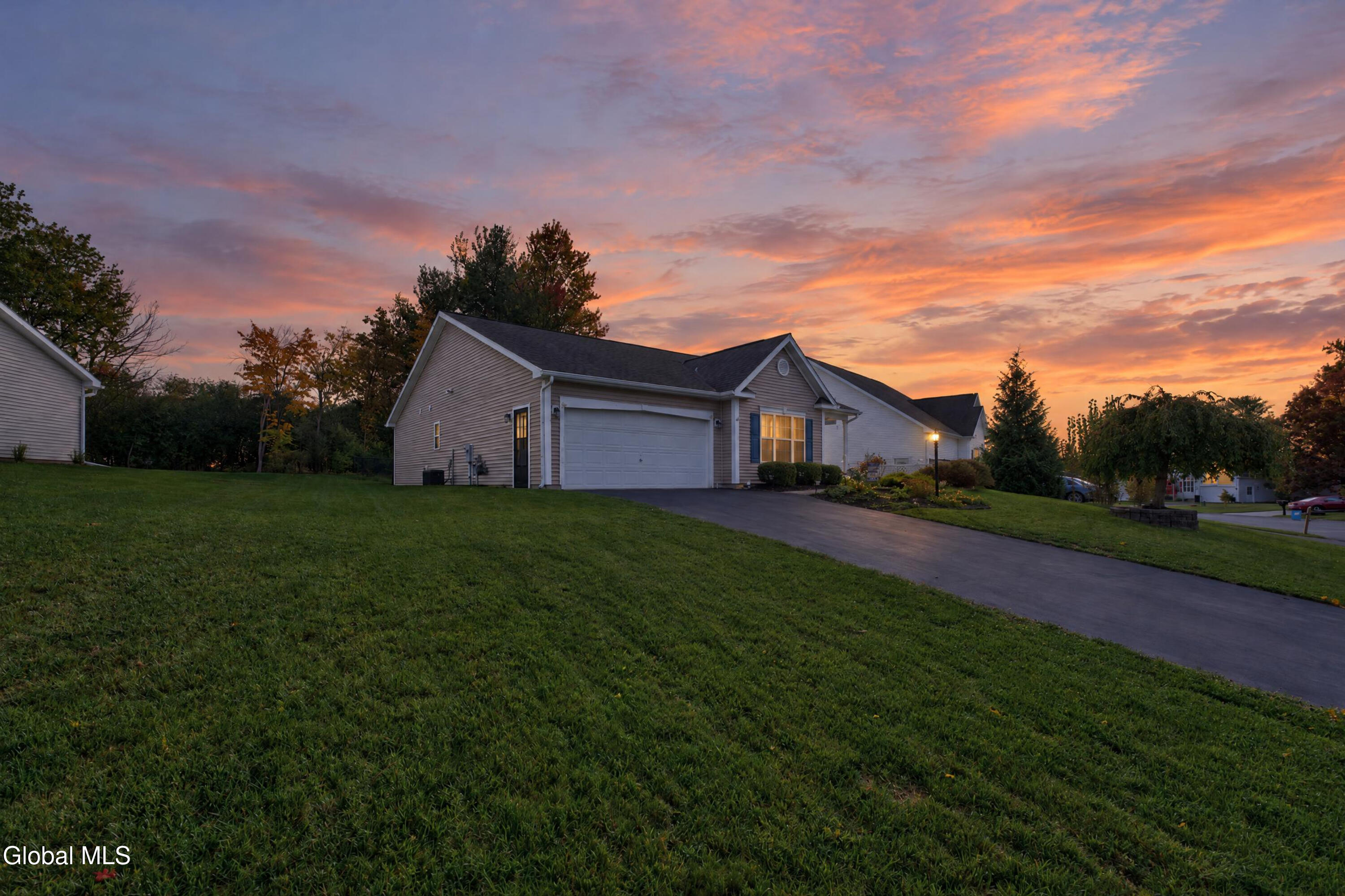 8 Slatestone Drive Scotia NY 12302