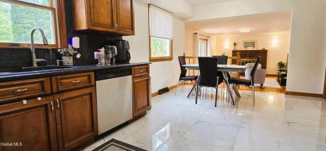 16 Warwick Way Niskayuna NY 12309