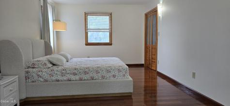 16 Warwick Way Niskayuna NY 12309