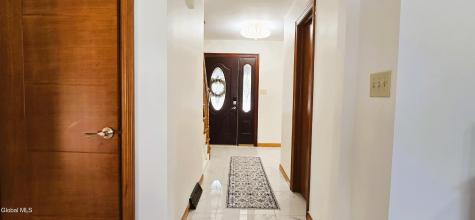 16 Warwick Way Niskayuna NY 12309