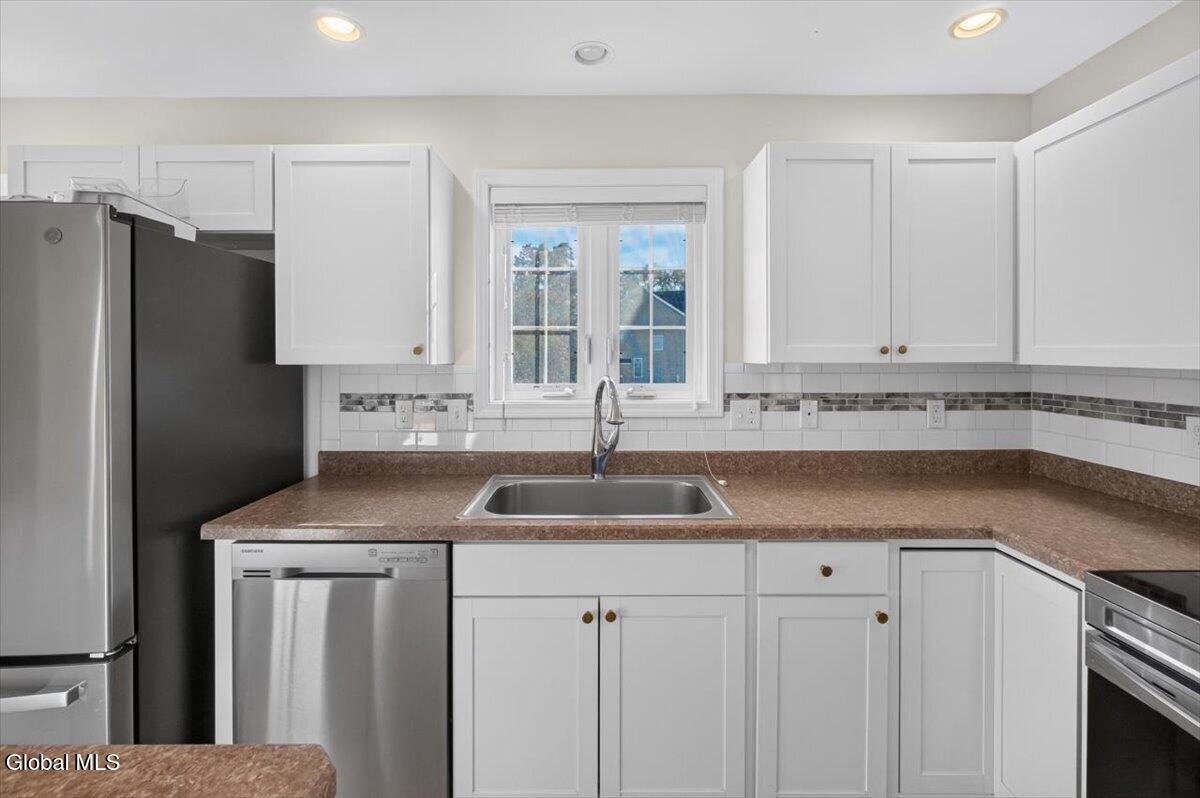 13 Kelly Lane Halfmoon NY 12065