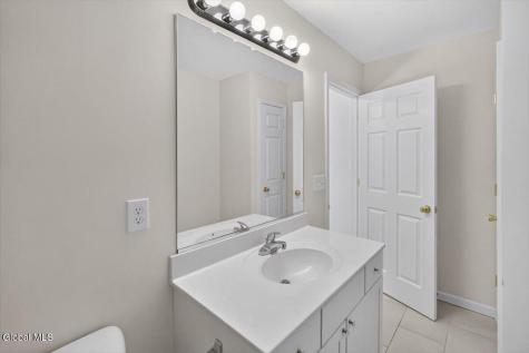 13 Kelly Lane Halfmoon NY 12065