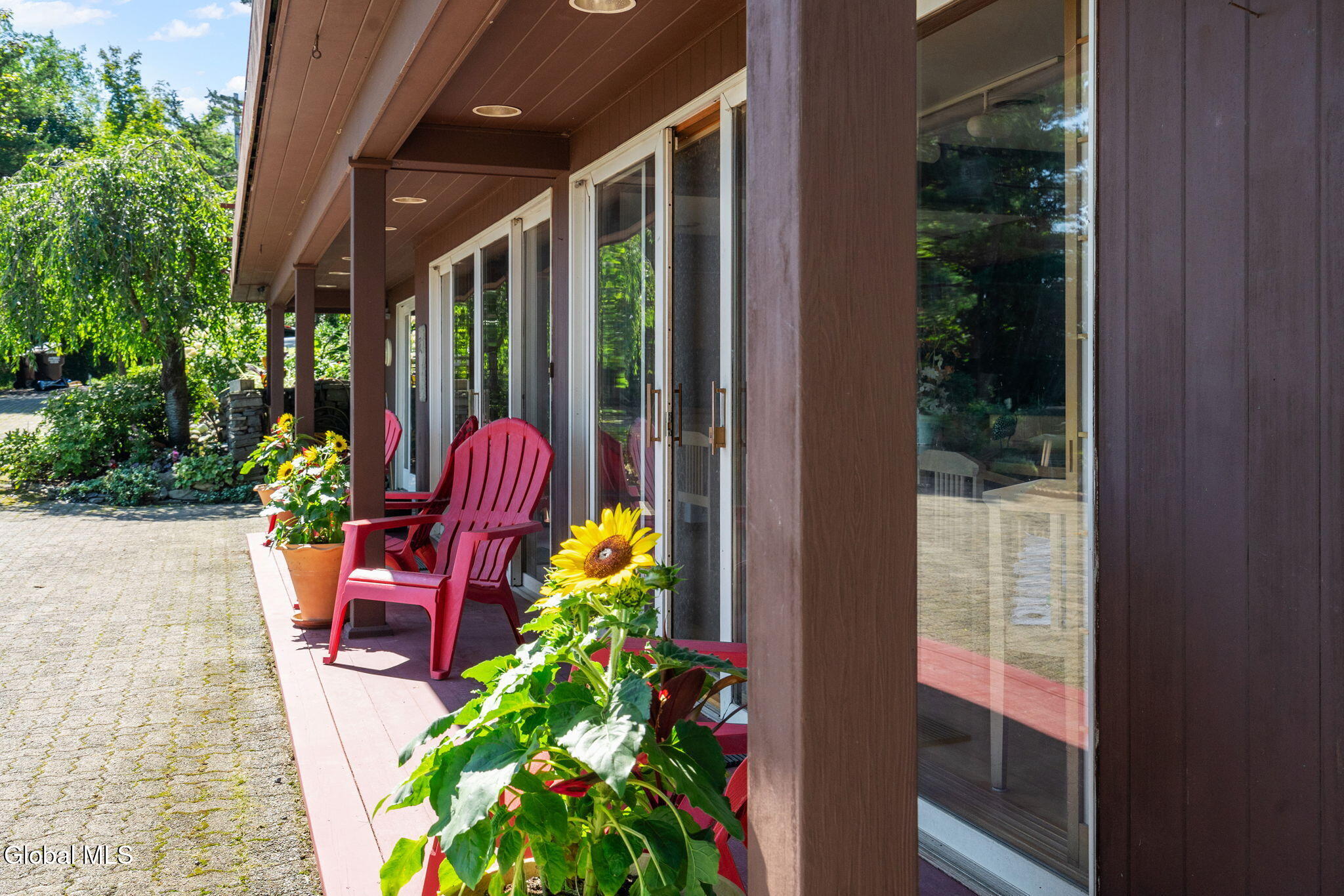 96 Van Wies Point Road Glenmont NY 12077