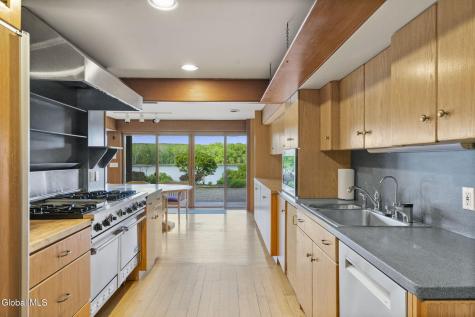 96 Van Wies Point Road Glenmont NY 12077