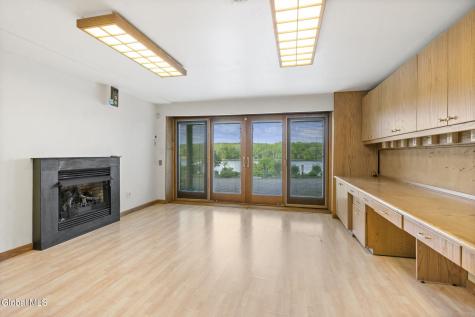 96 Van Wies Point Road Glenmont NY 12077