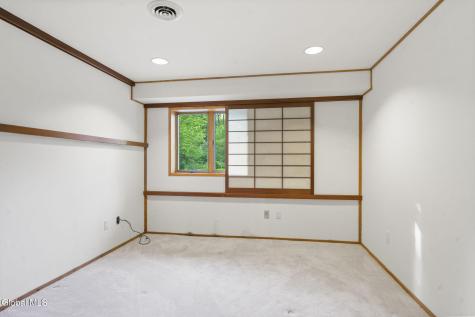 96 Van Wies Point Road Glenmont NY 12077