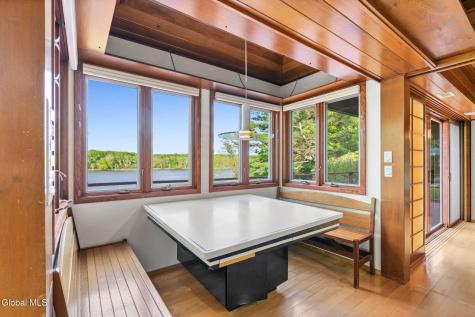 96 Van Wies Point Road Glenmont NY 12077