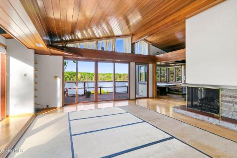 96 Van Wies Point Road Glenmont NY 12077