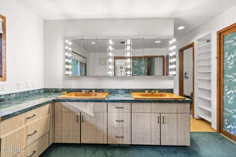 96 Van Wies Point Road Glenmont NY 12077