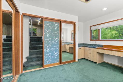 96 Van Wies Point Road Glenmont NY 12077