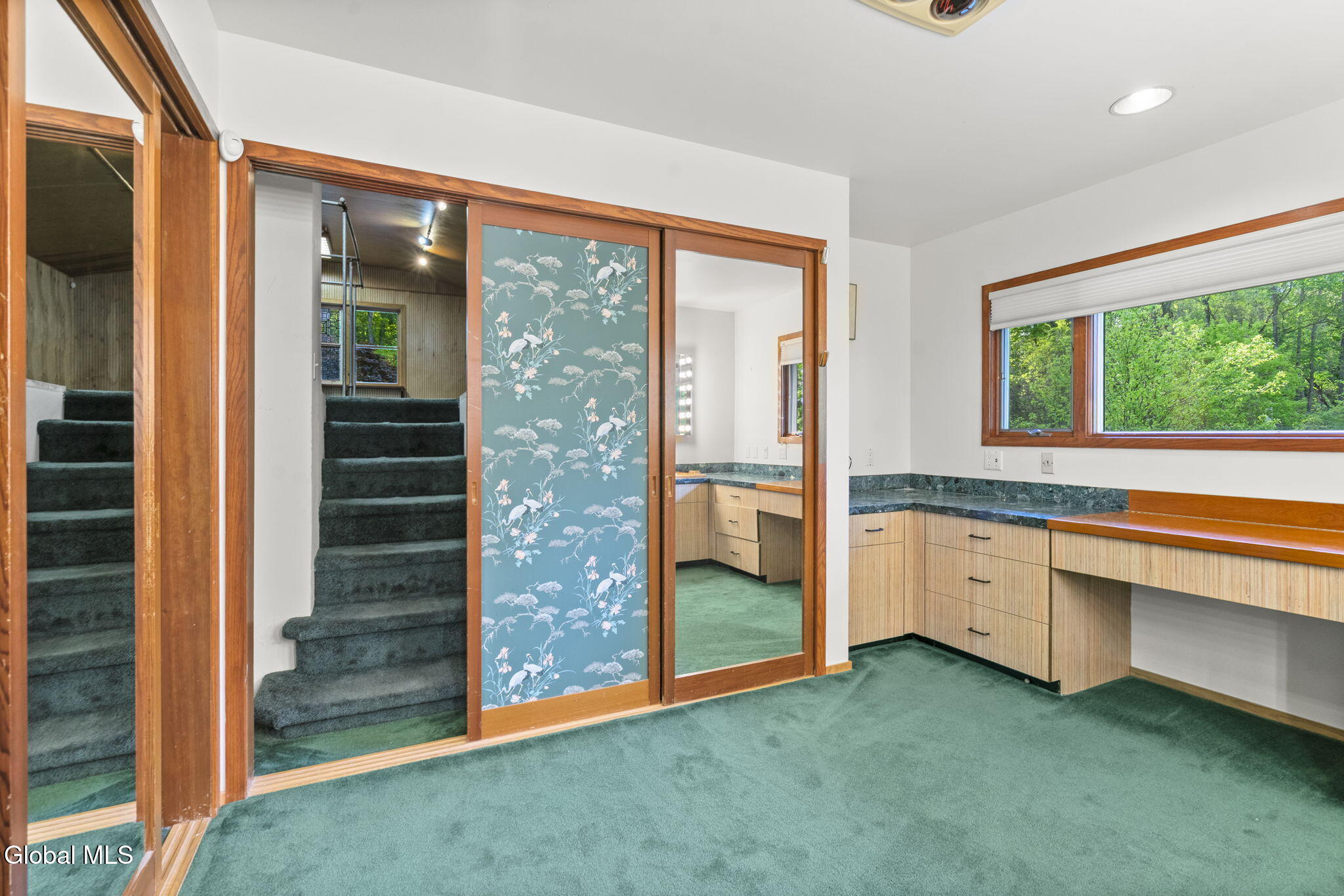 96 Van Wies Point Road Glenmont NY 12077