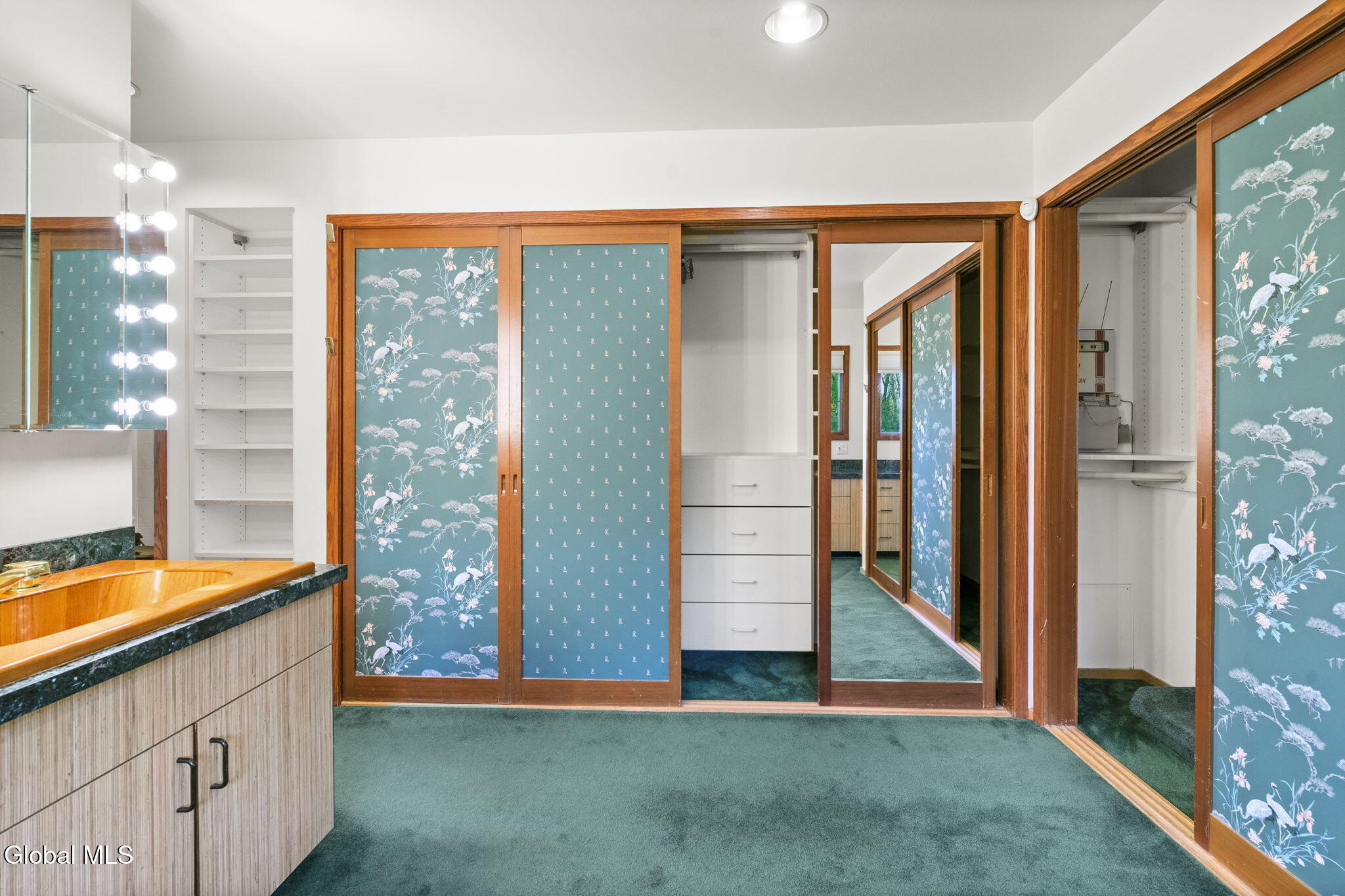 96 Van Wies Point Road Glenmont NY 12077