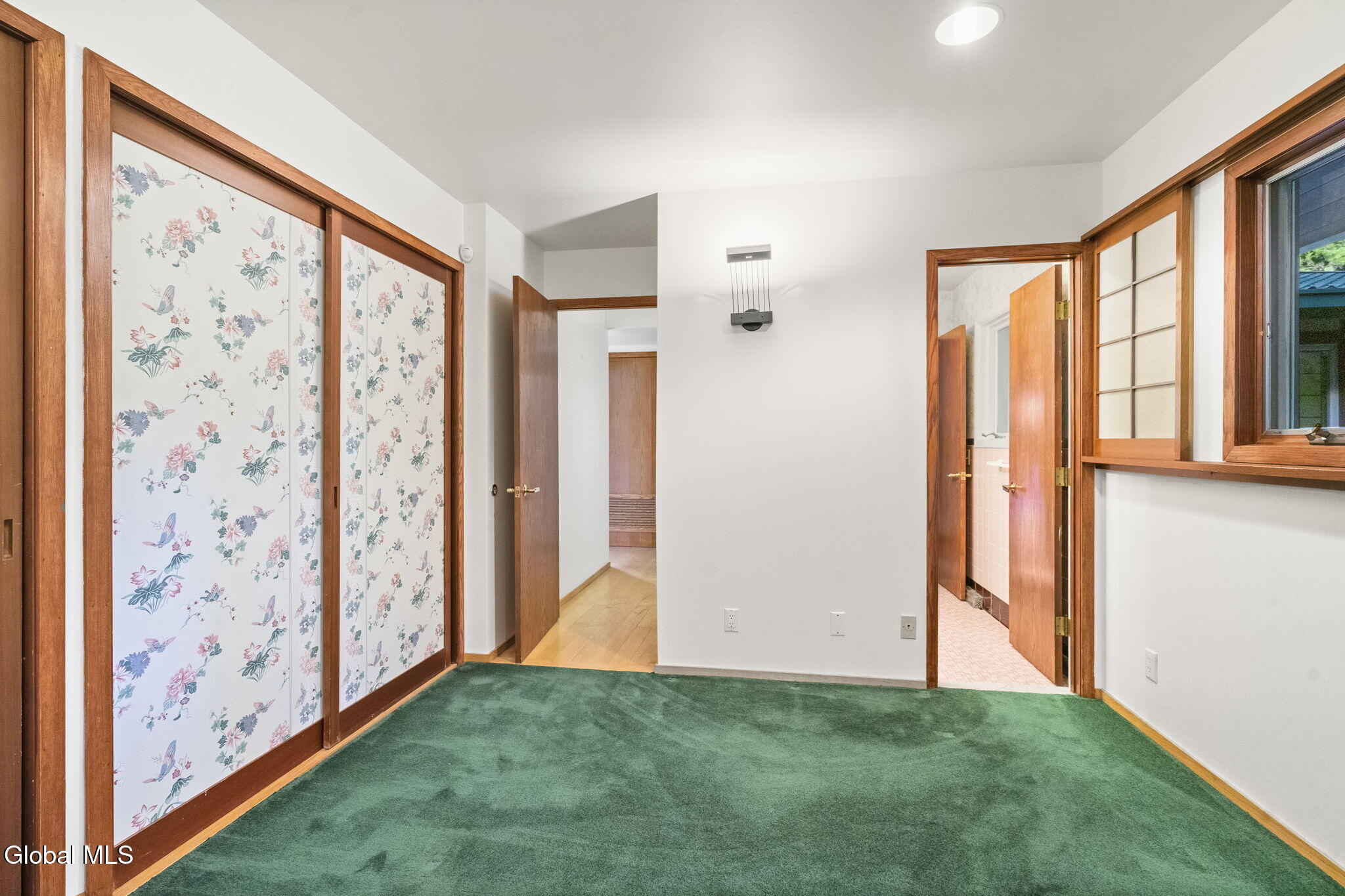 96 Van Wies Point Road Glenmont NY 12077