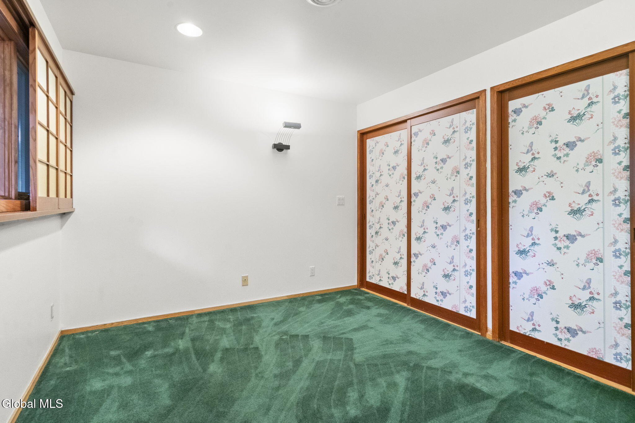 96 Van Wies Point Road Glenmont NY 12077