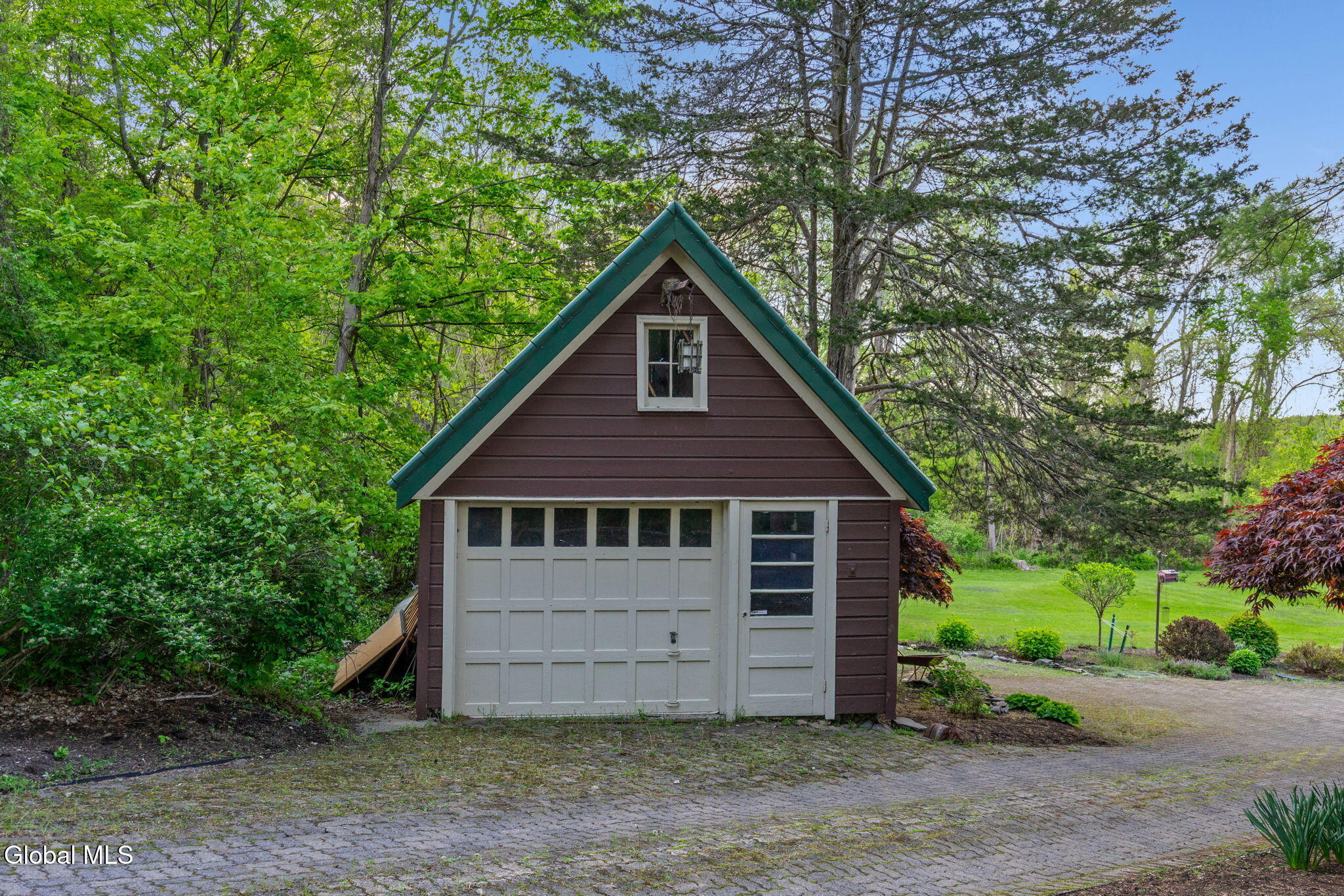 96 Van Wies Point Road Glenmont NY 12077