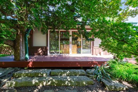 96 Van Wies Point Road Glenmont NY 12077