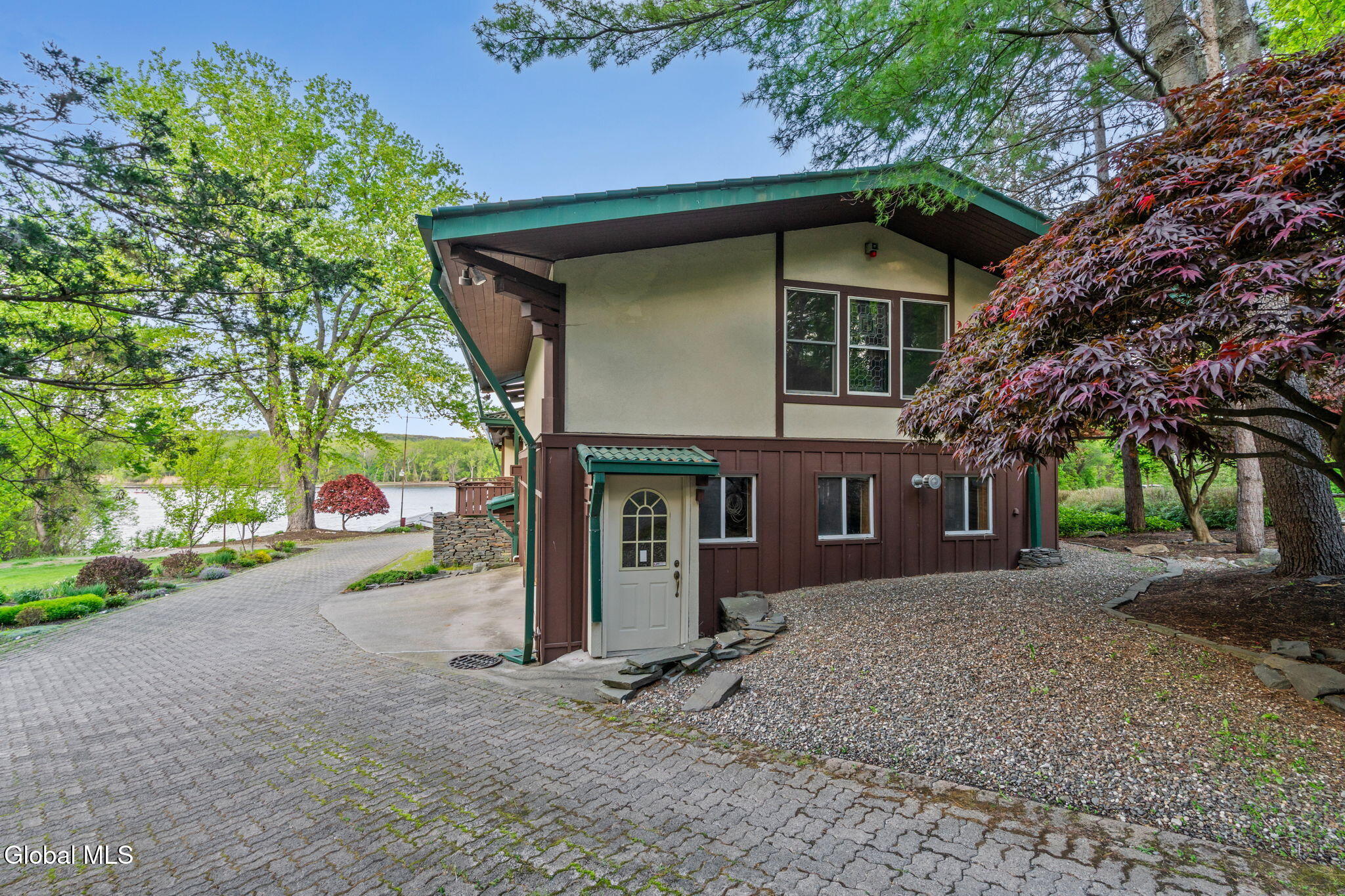 96 Van Wies Point Road Glenmont NY 12077