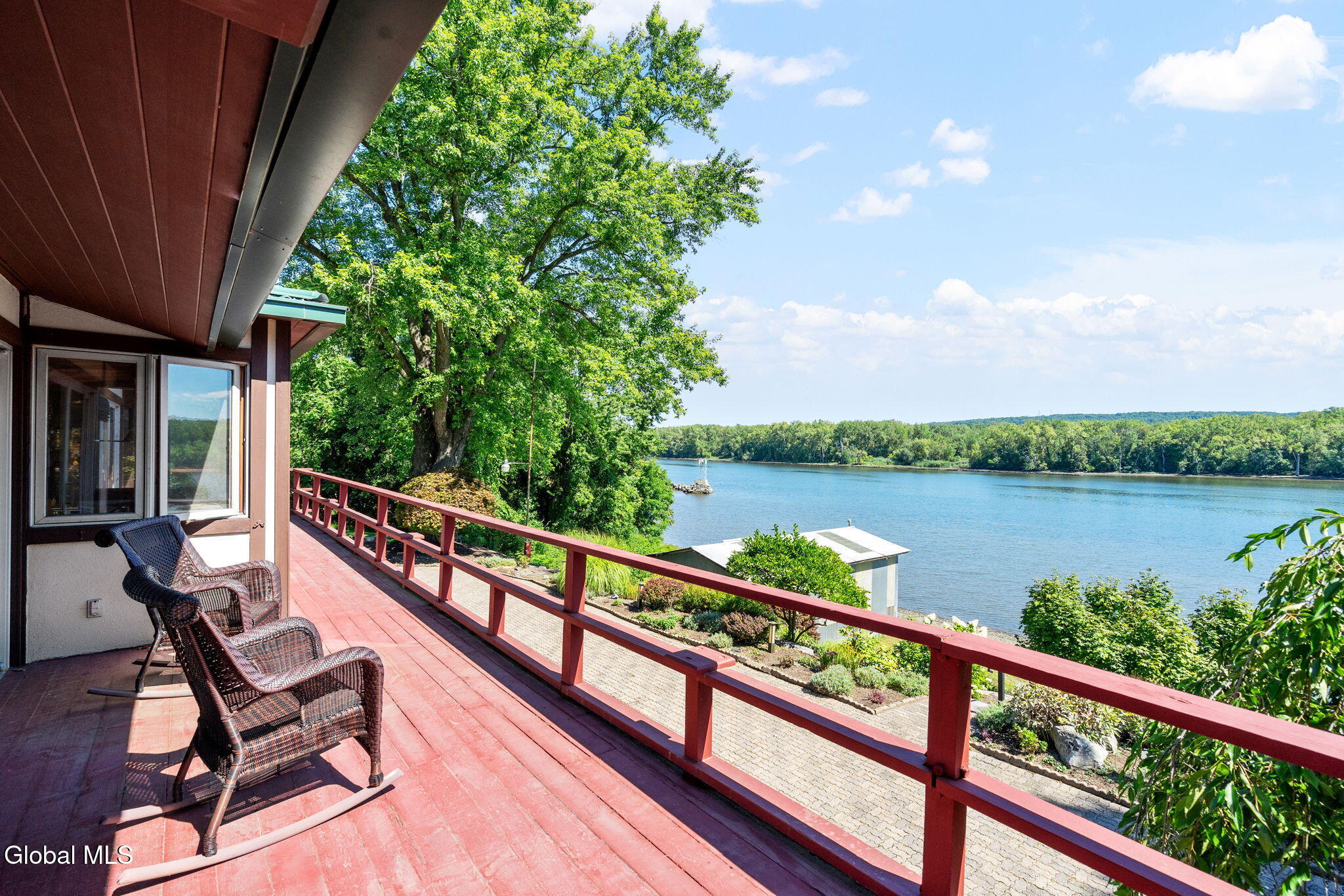96 Van Wies Point Road Glenmont NY 12077