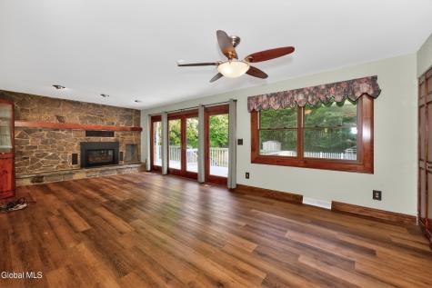 12 Maurice Lane Clifton Park NY 12065