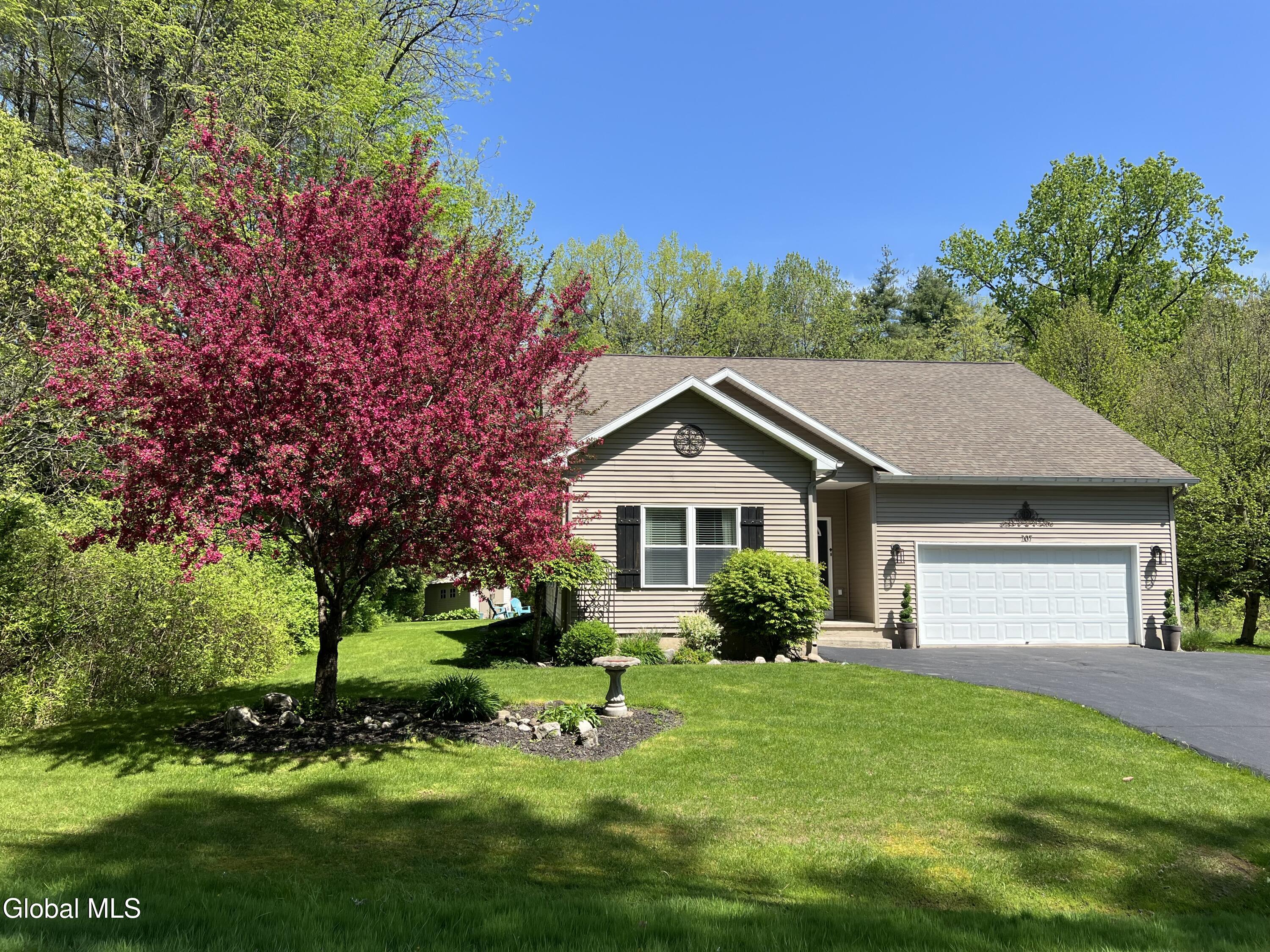 207 E Sunnyside Queensbury NY 12804