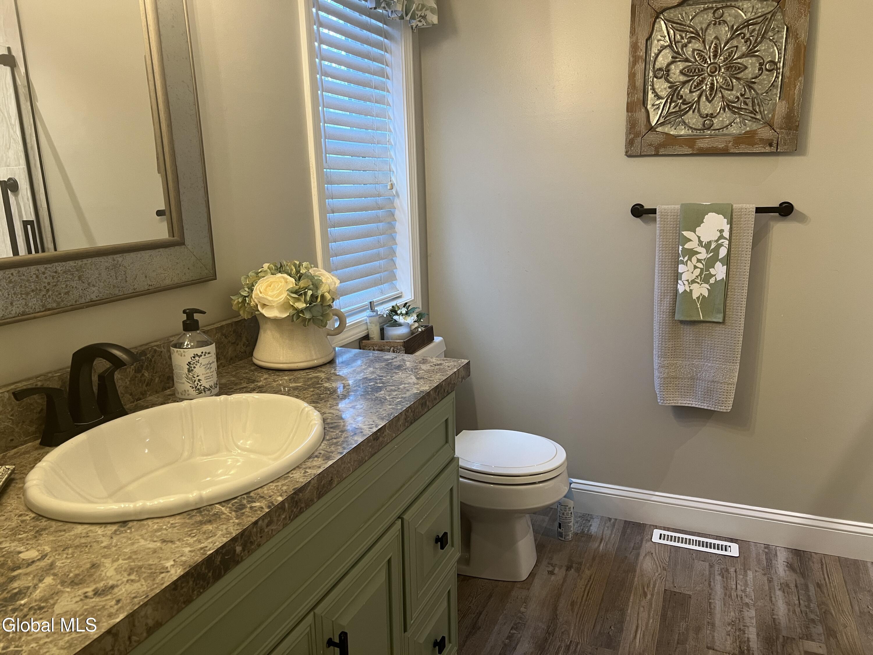 207 E Sunnyside Queensbury NY 12804
