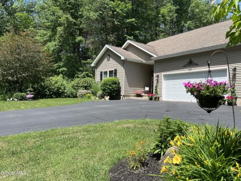 207 E Sunnyside Queensbury NY 12804