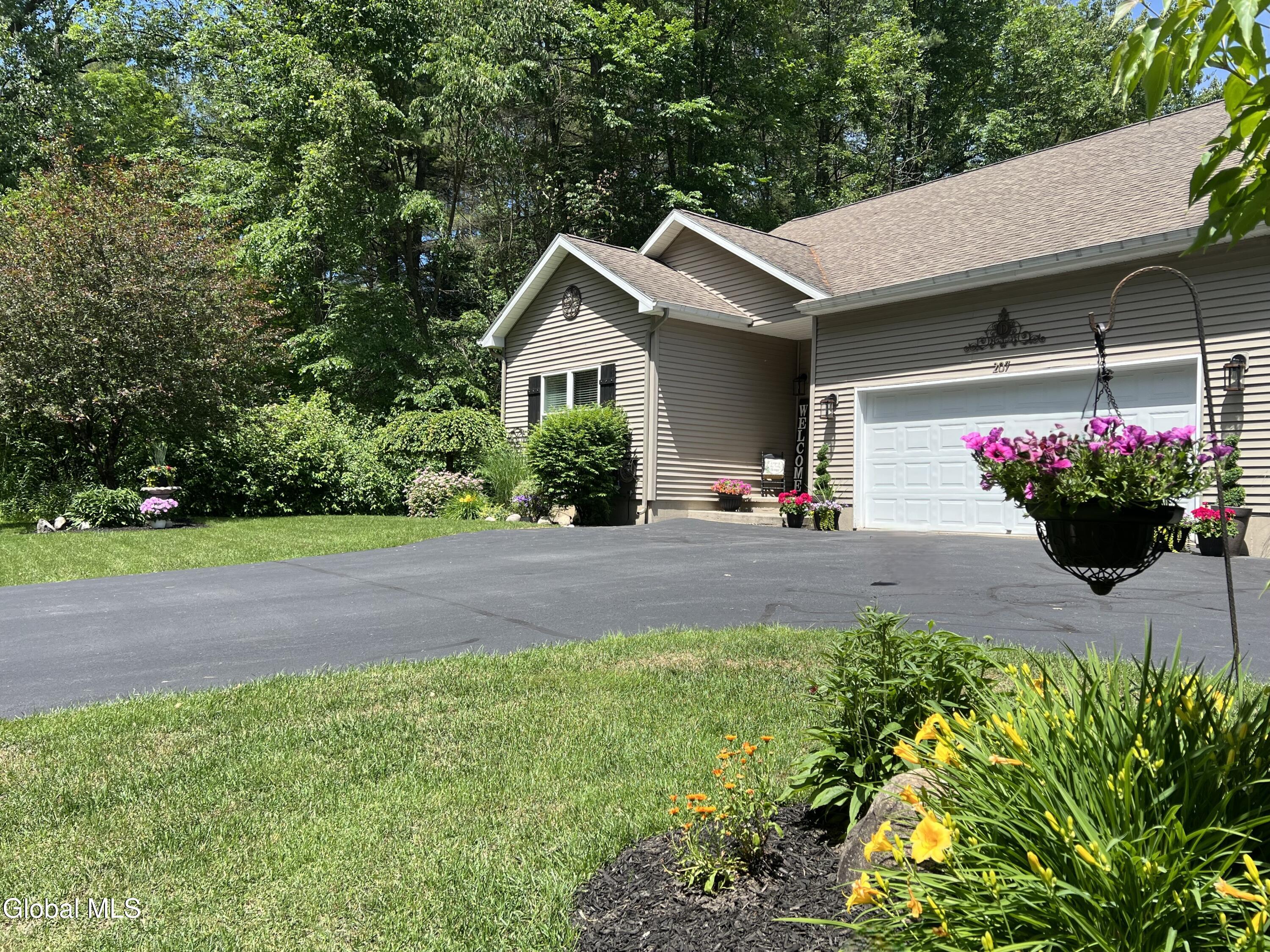 207 E Sunnyside Queensbury NY 12804