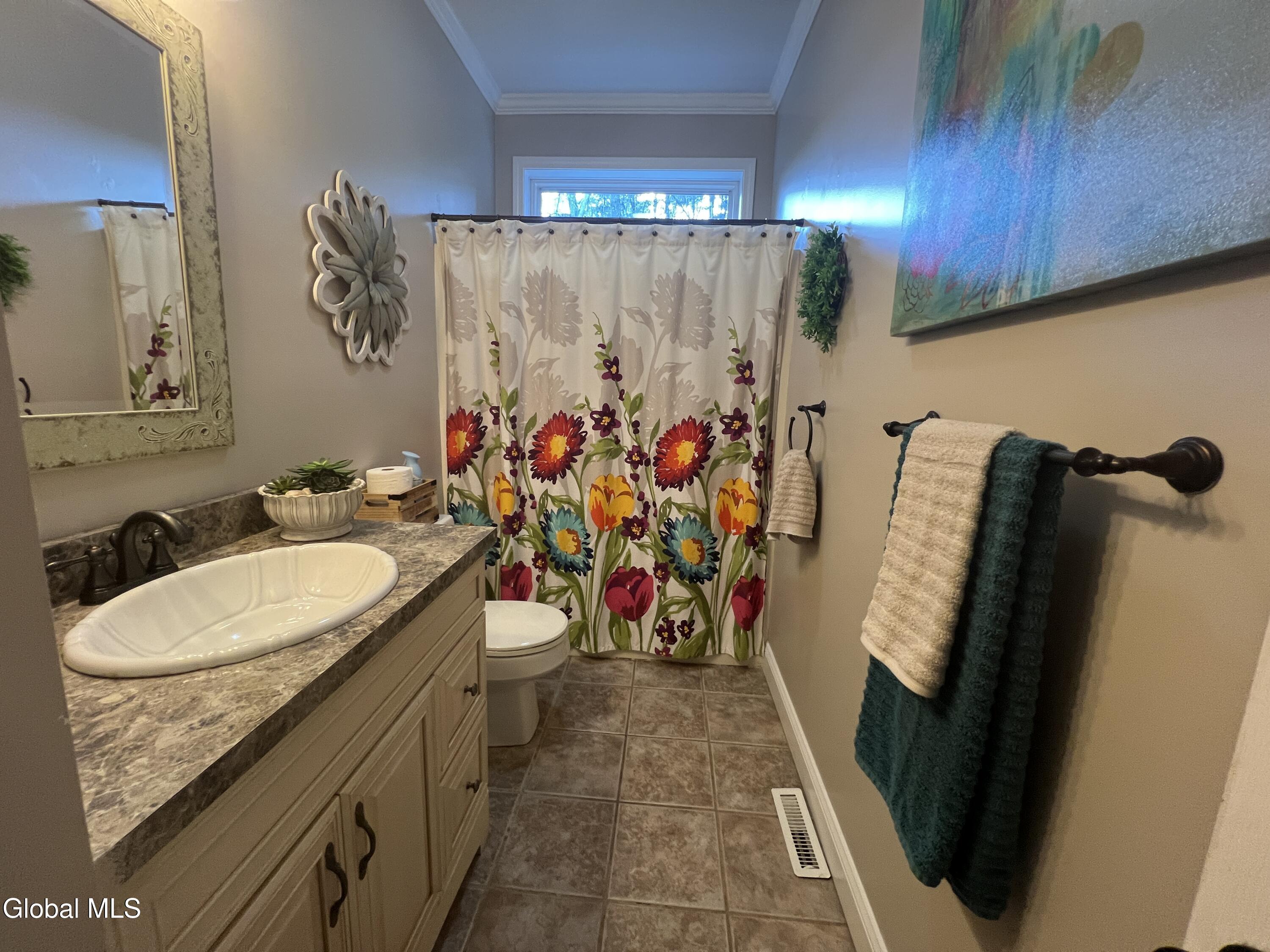207 E Sunnyside Queensbury NY 12804