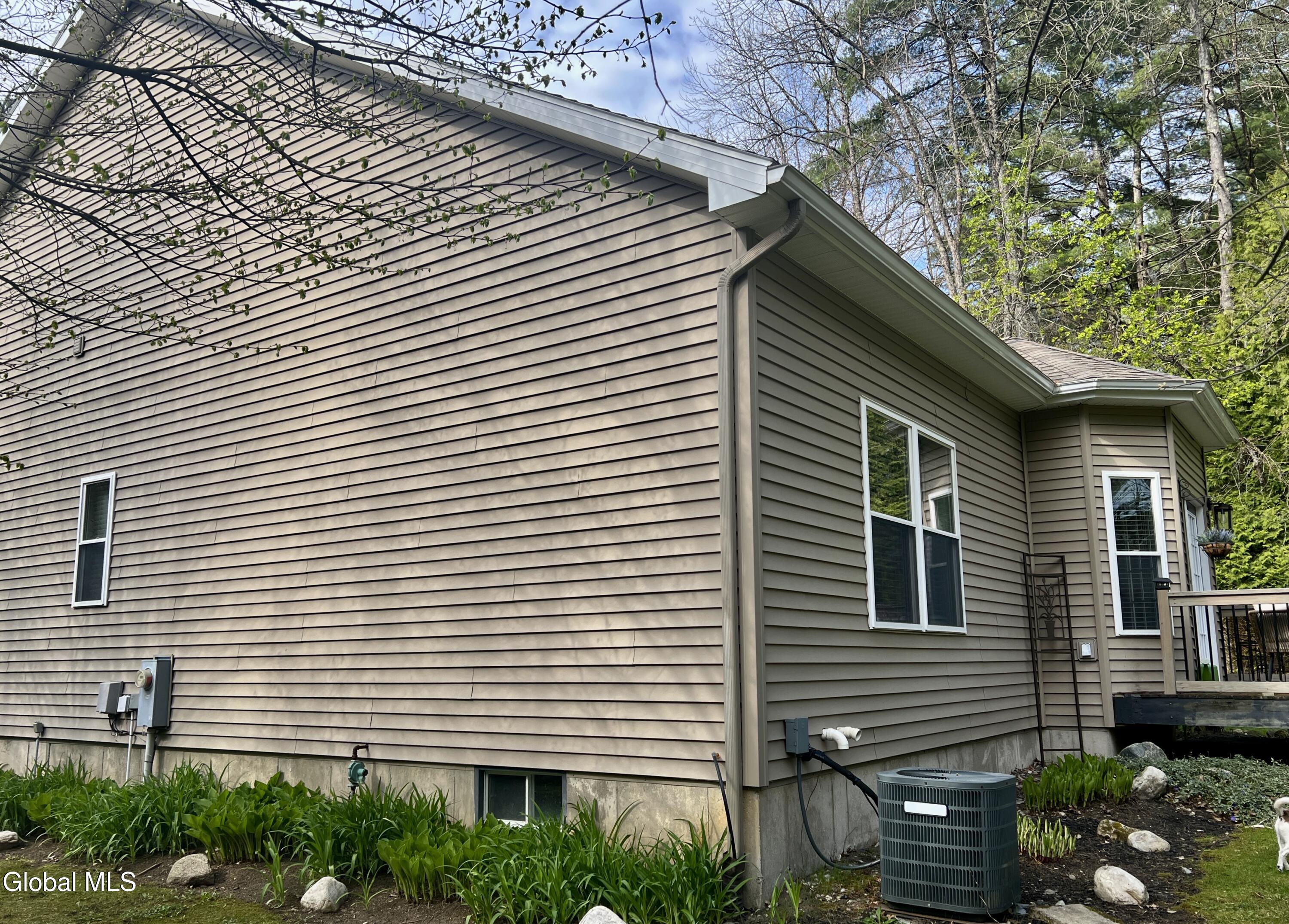 207 E Sunnyside Queensbury NY 12804