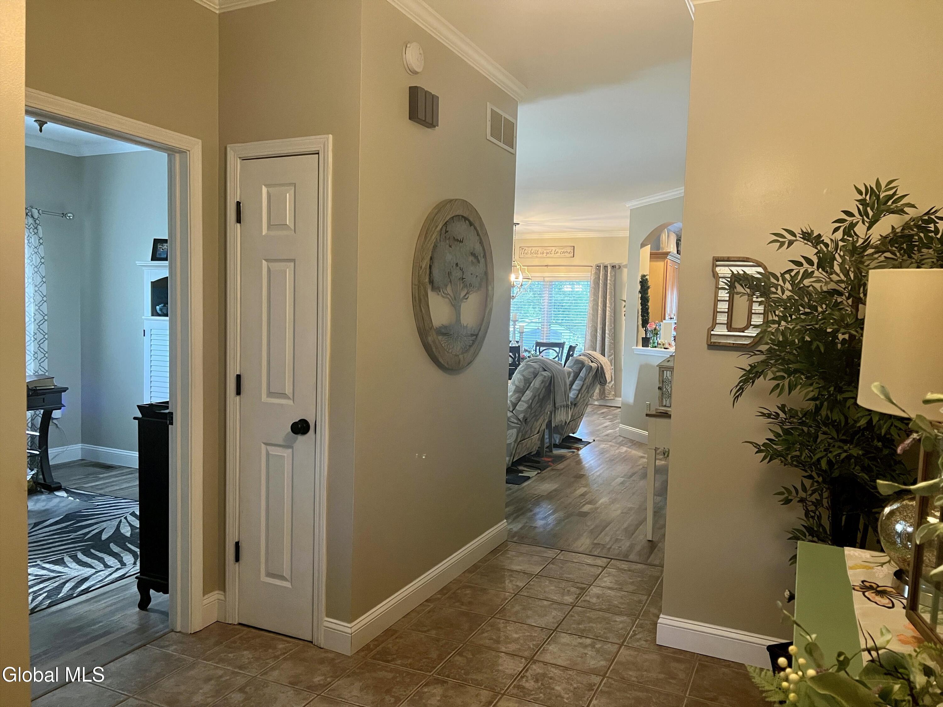 207 E Sunnyside Queensbury NY 12804