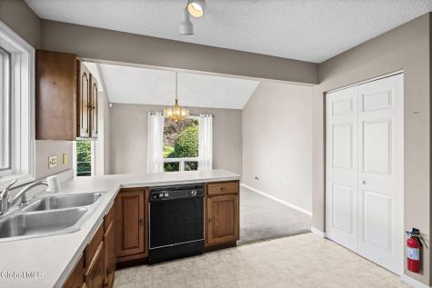 18 Lillian Lane Troy NY 12180