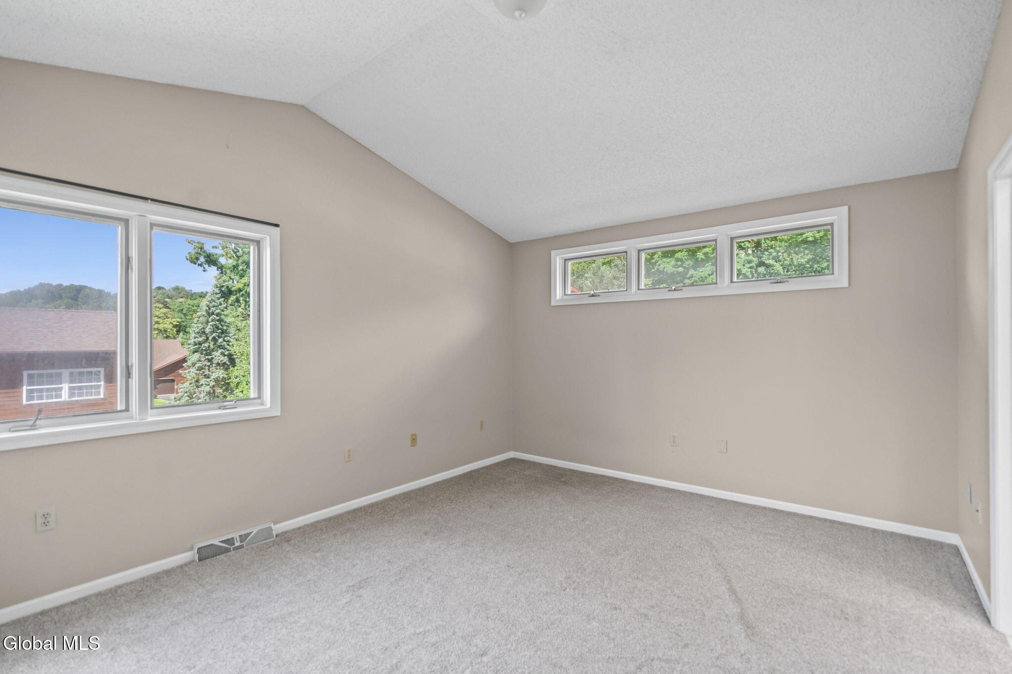 18 Lillian Lane Troy NY 12180