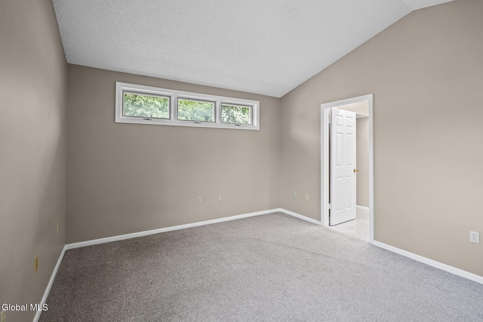 18 Lillian Lane Troy NY 12180