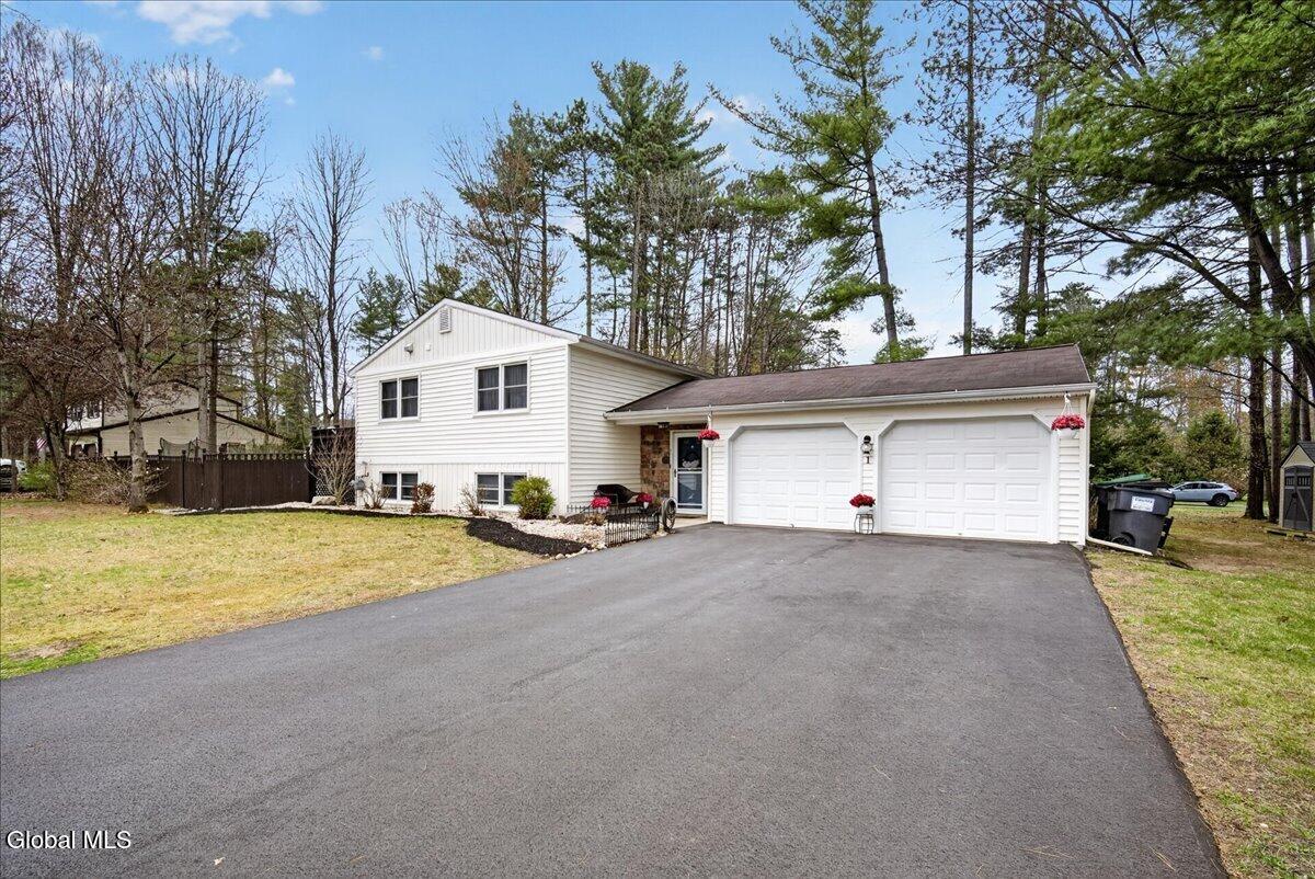 1 Thunder Run Gansevoort NY 12831