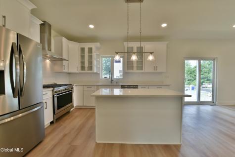 802 S Ravine Road Schenectady NY 12309