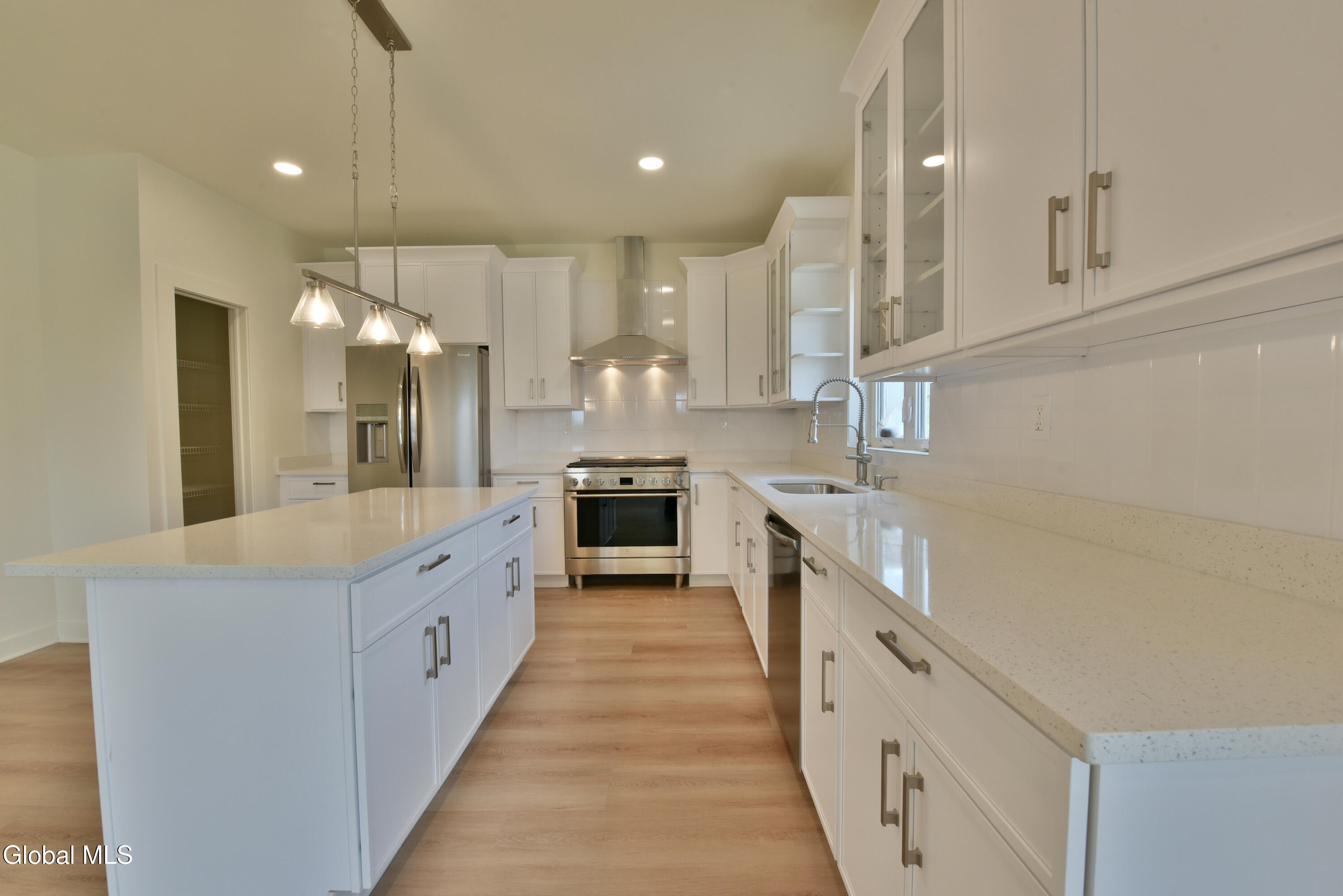 802 S Ravine Road Schenectady NY 12309