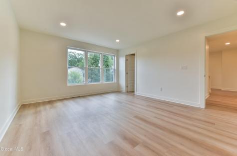 802 S Ravine Road Schenectady NY 12309