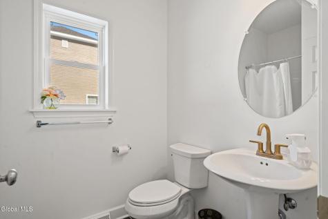 21 Bergen Place Niskayuna NY 12309