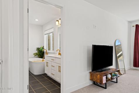 21 Bergen Place Niskayuna NY 12309
