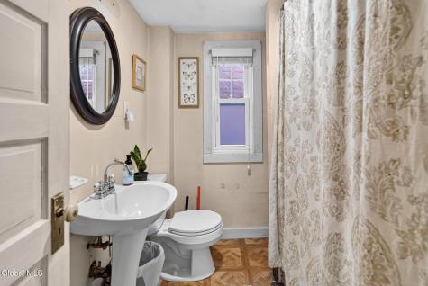 578 6th Avenue Troy NY 12182