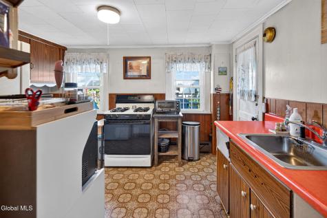 578 6th Avenue Troy NY 12182