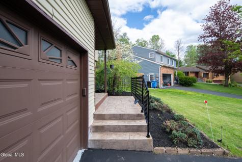 51 Aspen Circle Albany NY 12208