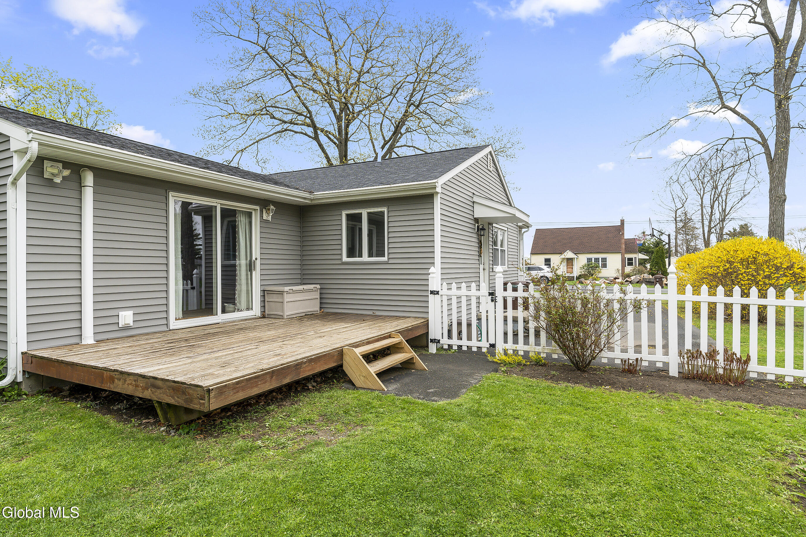 61 Woodlawn Drive Ravena NY 12143