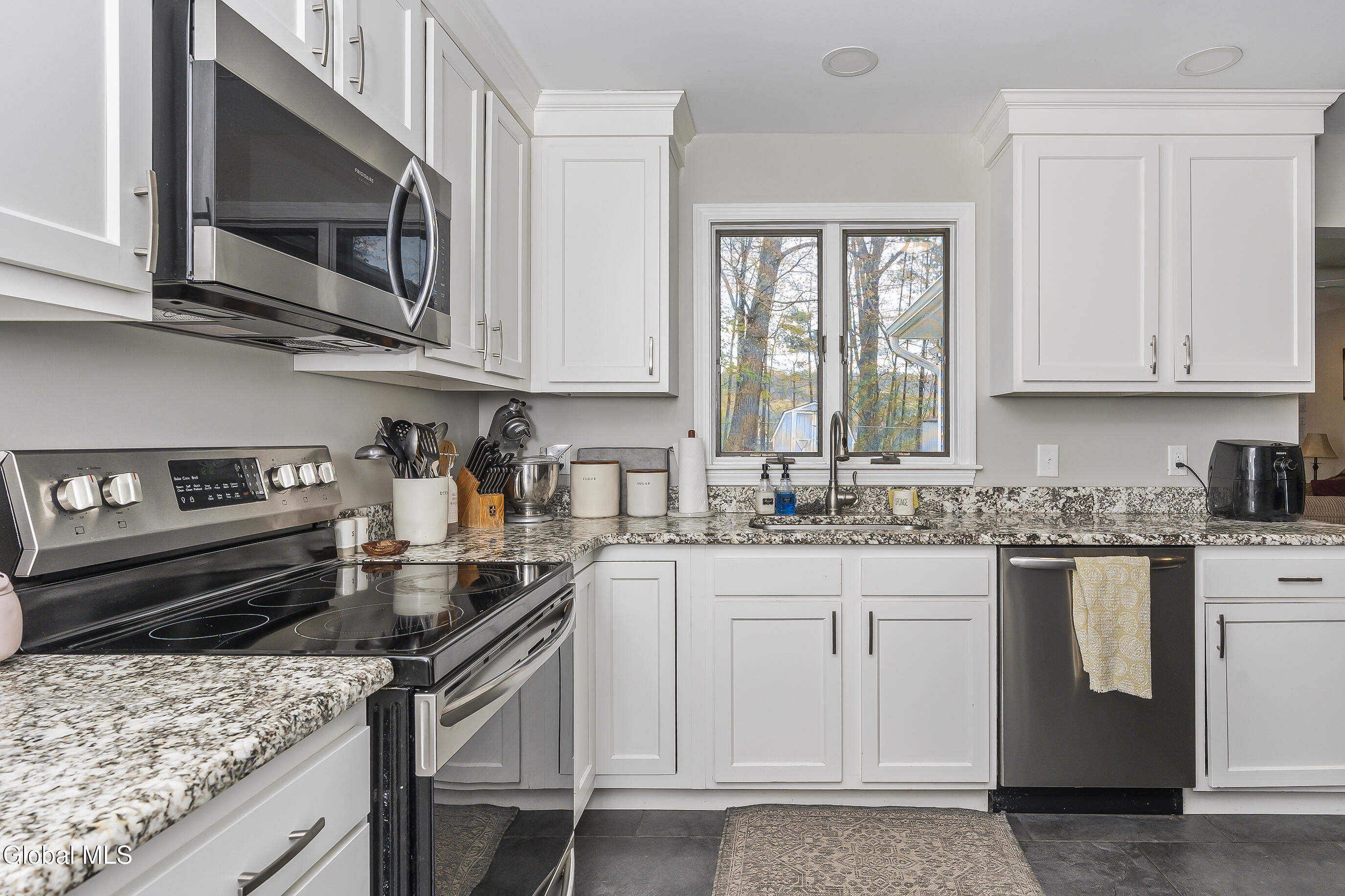 61 Woodlawn Drive Ravena NY 12143