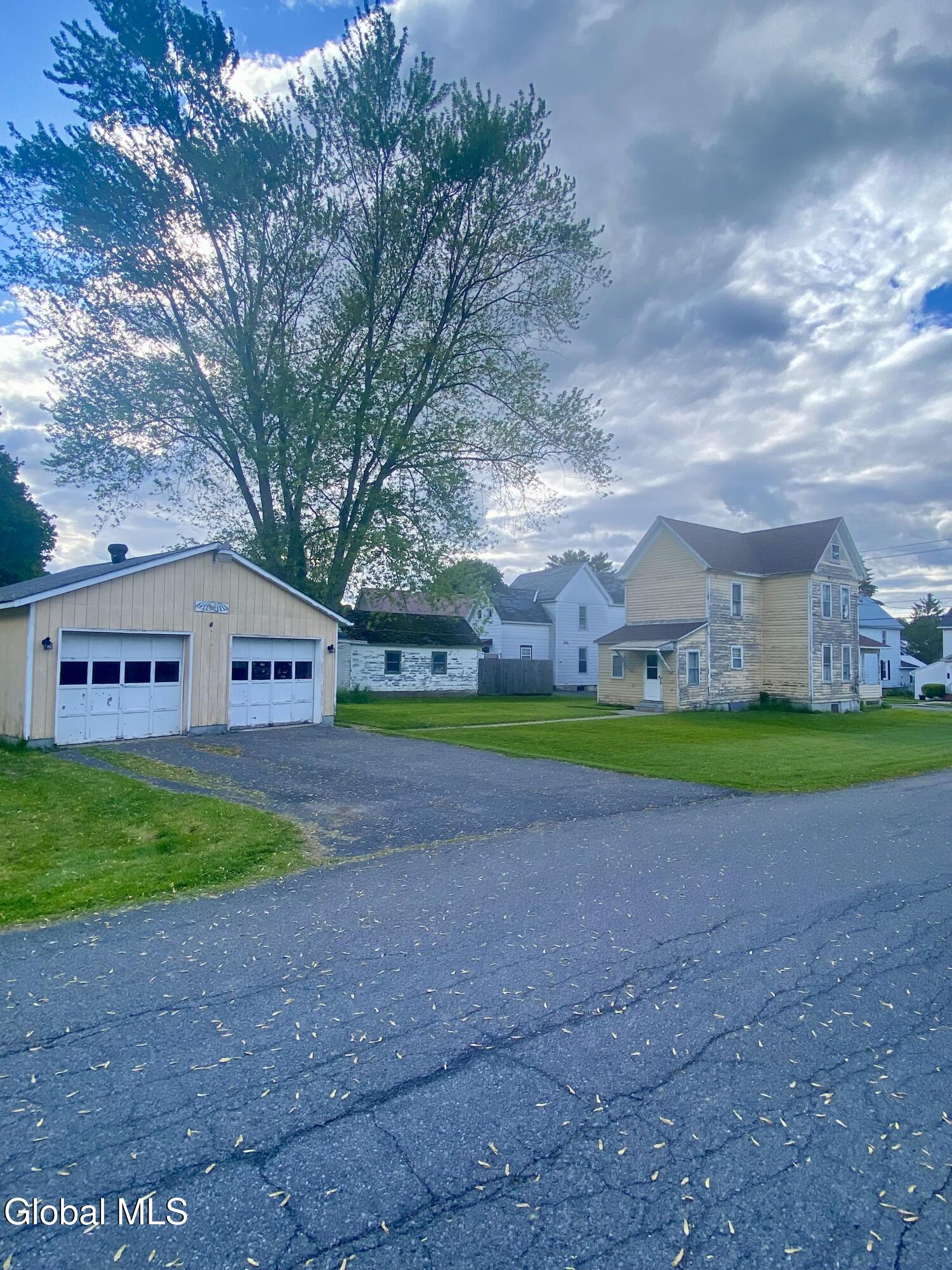 114 E Fourth Avenue Johnstown NY 12095