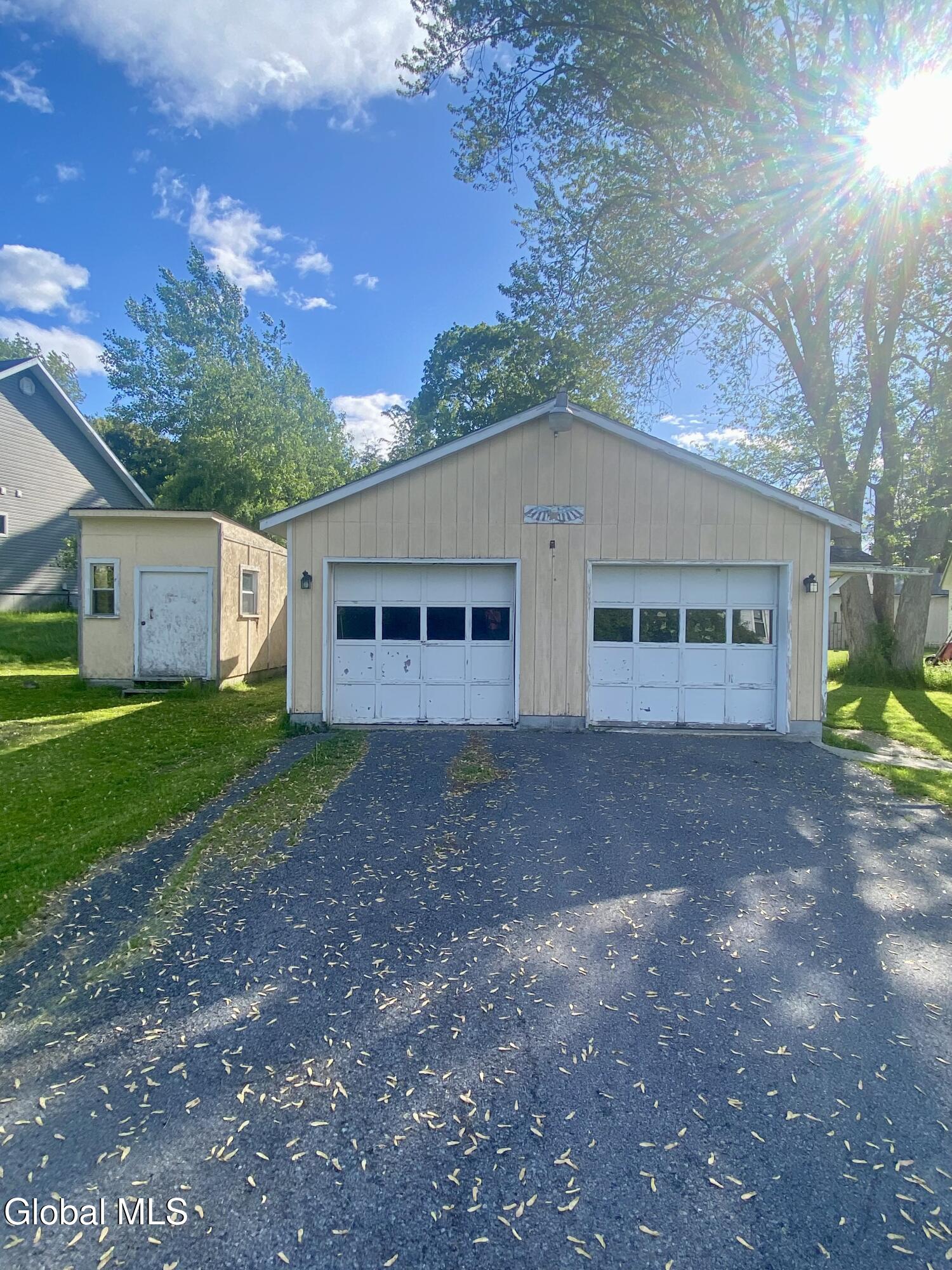 114 E Fourth Avenue Johnstown NY 12095