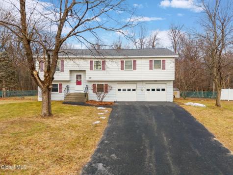 77 Bridle Path Albany NY 12205