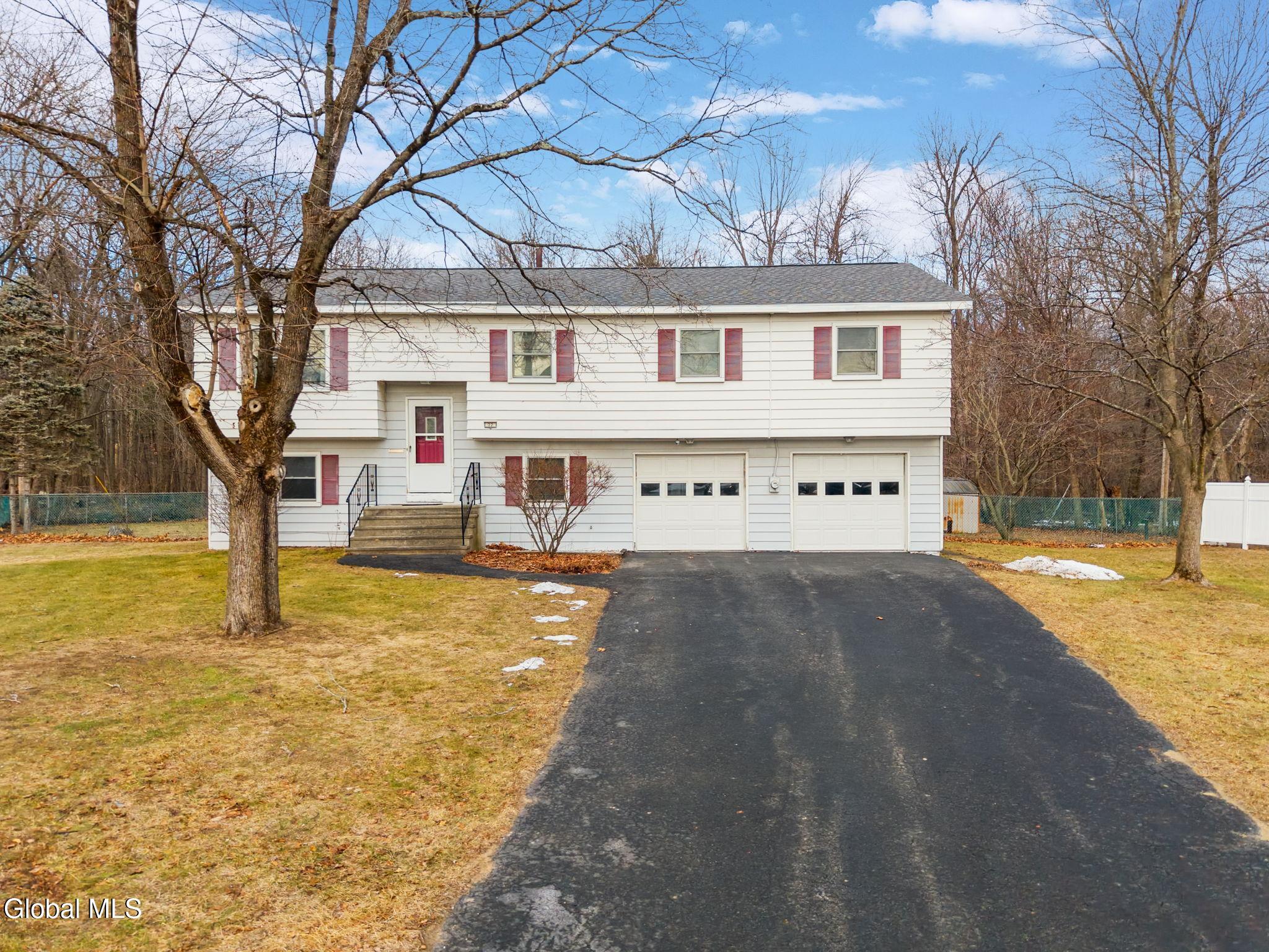 77 Bridle Path Albany NY 12205