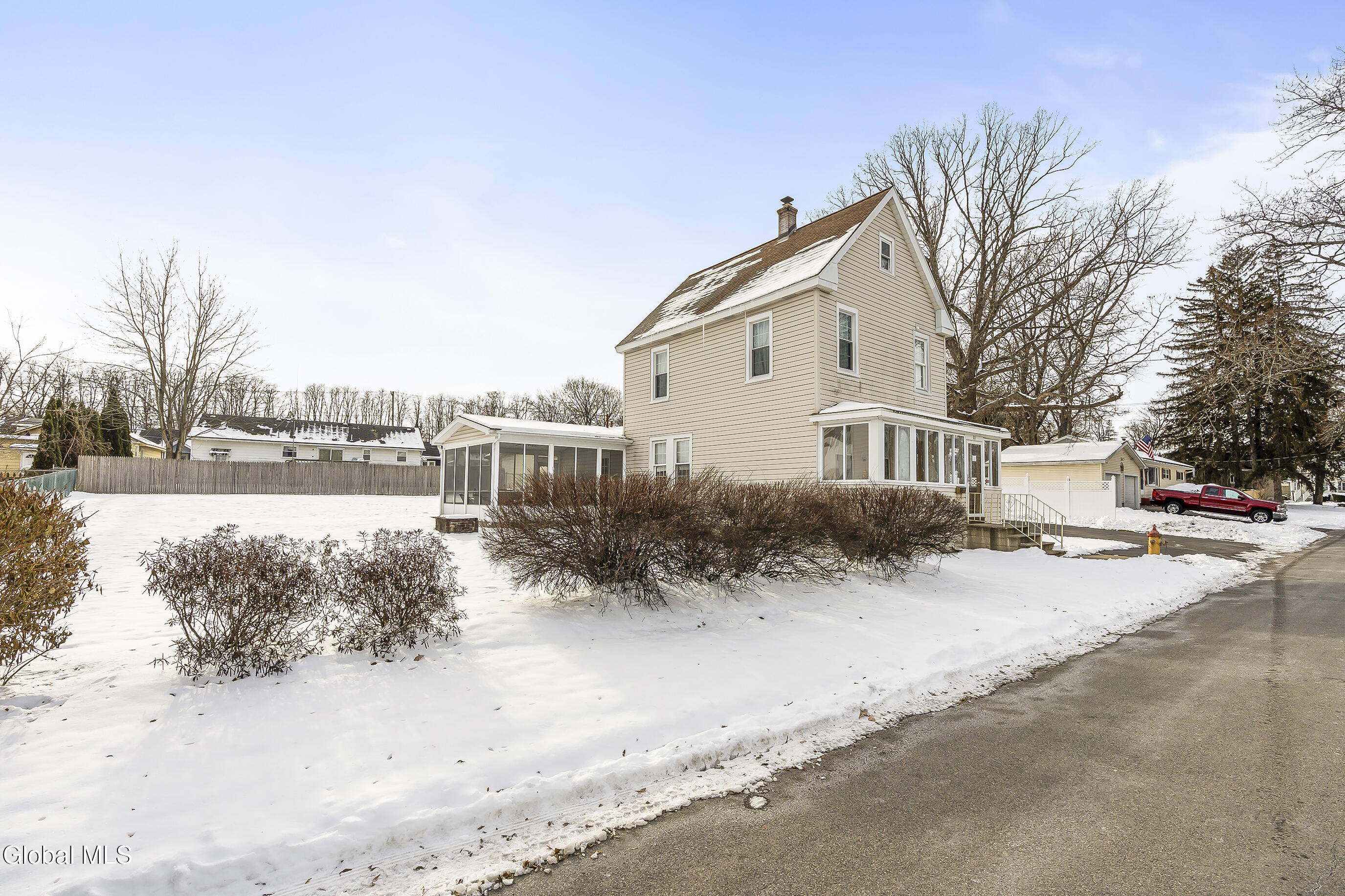 22 Heatherington Street Scotia NY 12302