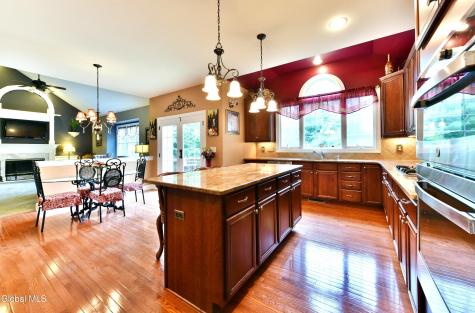14 Foxhound Circle Mechanicville NY 12118